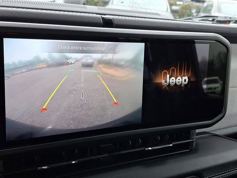 Used 2025 Jeep Wrangler Unlimited Sahara w/ Safety Group image 19