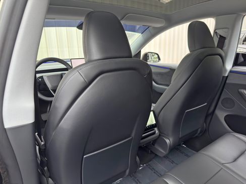 Used 2026 Tesla Model Y 2WD image 37
