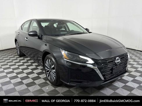 Used 2024 Nissan Altima 2.5 SV AWD/4WD image 1