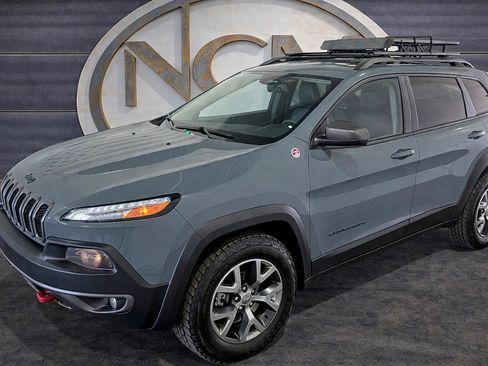 Used 2015 Jeep Cherokee Trailhawk w/ Comfort/Convenience Group image 11