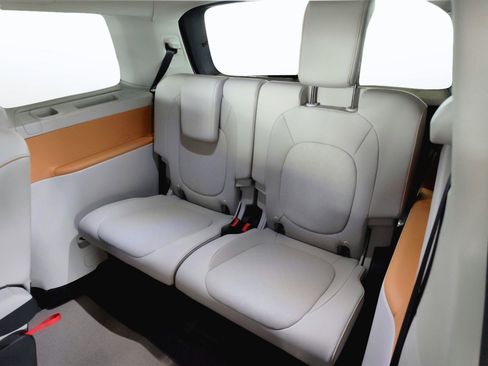 New 2025 Volkswagen ID. Buzz Pro S Plus image 40