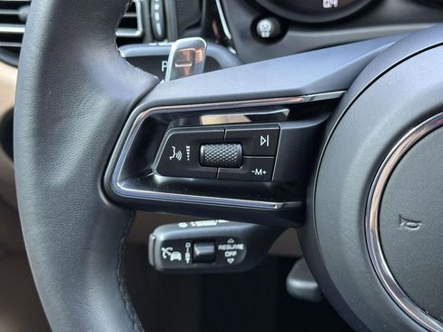 Certified 2025 Porsche Macan AWD/4WD image 21