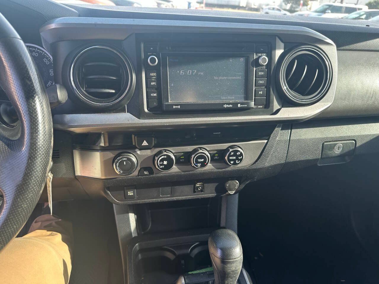 Used 2016 Toyota Tacoma SR5 w/ SR5 Appearance Package (SN) AWD/4WD image 12