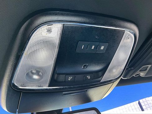 Used 2019 Chrysler 300 S image 33