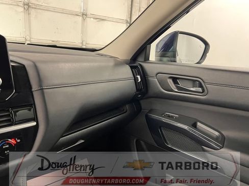 Used 2025 Nissan Pathfinder SV FWD image 50