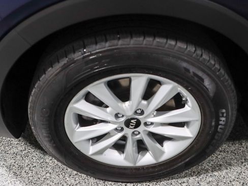 Used 2020 Kia Sorento LX FWD image 11