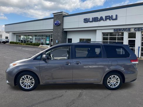 Used 2014 Toyota Sienna XLE image 4