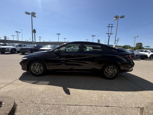 Certified 2025 Hyundai Elantra Hybrid FWD image 10
