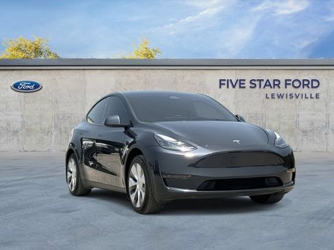 Used 2024 Tesla Model Y Long Range RWD image 1