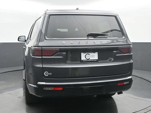 Used 2025 Jeep Wagoneer 4WD image 5