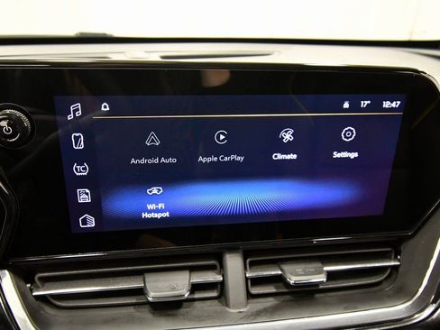 Used 2025 Chevrolet Trax ACTIV image 23