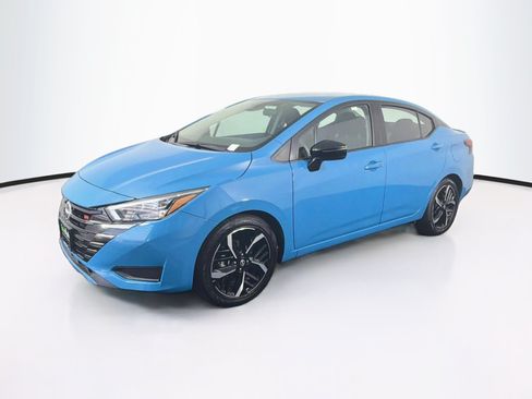 Used 2025 Nissan Versa SR FWD image 3