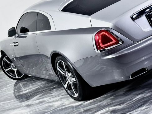 Used 2015 Rolls-Royce Wraith image 18