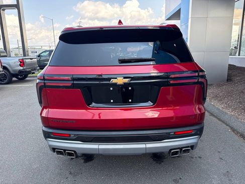Used 2024 Chevrolet Traverse LT FWD image 7