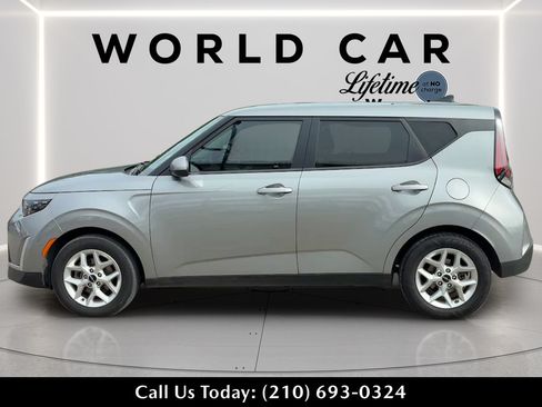 Used 2023 Kia Soul LX w/ LX Technology Package FWD image 6