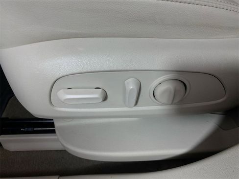 Used 2023 GMC Acadia Denali w/ Denali Technology Package image 12