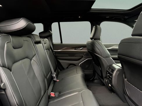 New 2026 Jeep Grand Cherokee Limited AWD/4WD image 10
