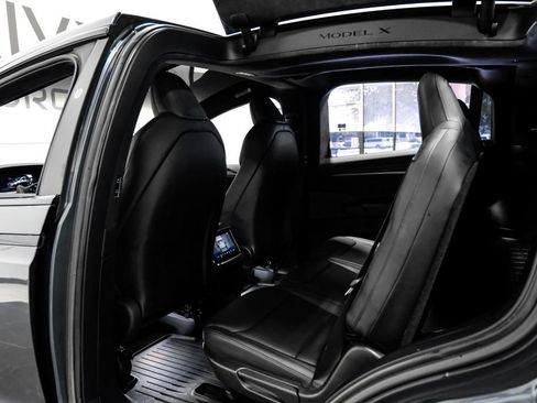 Used 2022 Tesla Model X image 32
