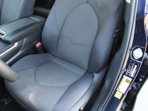 Used 2023 Toyota Highlander L FWD image 3