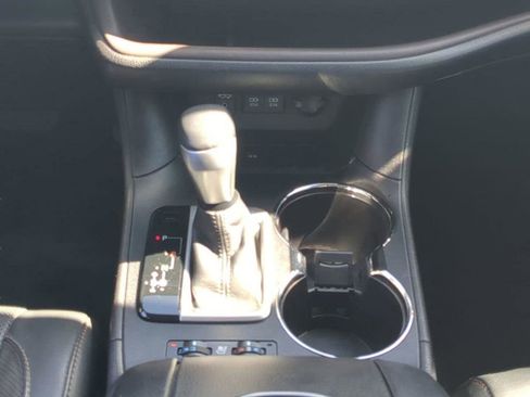 Used 2017 Toyota Highlander Limited image 19