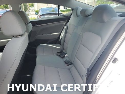 Used 2017 Hyundai Elantra SE image 11