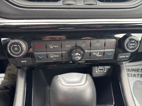 Used 2025 Jeep Compass Trailhawk w/ Sun & Sound Group image 22