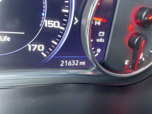 Used 2023 Chevrolet Traverse Premier image 12