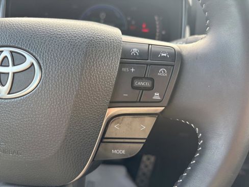 Certified 2025 Toyota Camry SE w/ Convenience Package image 12