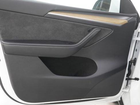 Used 2023 Tesla Model Y Long Range AWD/4WD image 19