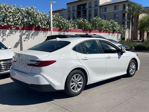 Used 2025 Toyota Camry LE image 2