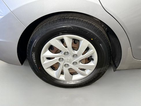 Used 2020 Hyundai Elantra SE image 32