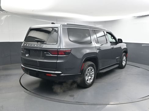 Used 2024 Jeep Wagoneer 2WD image 24