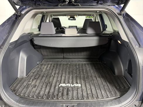 Used 2020 Toyota RAV4 XLE image 19