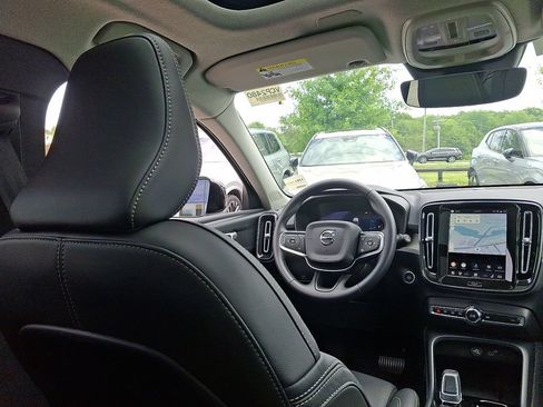 Certified 2026 Volvo XC40 B5 Plus AWD/4WD image 15