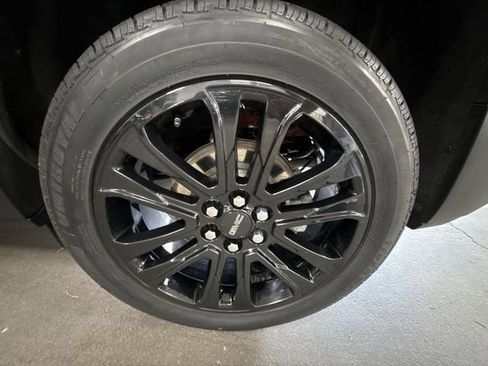 Used 2023 GMC Acadia SLE w/ Driver Convenience Package image 30