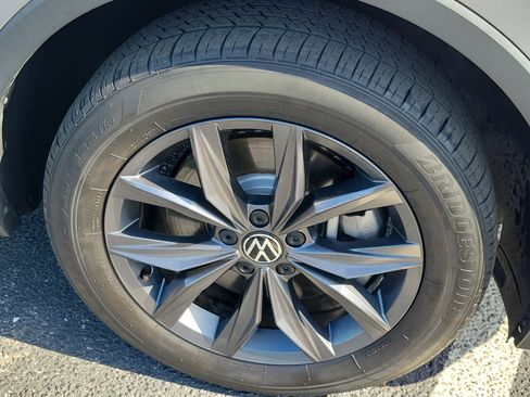 Used 2023 Volkswagen Tiguan SE FWD image 8