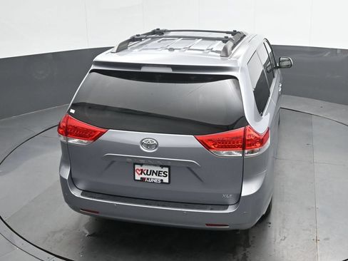 Used 2014 Toyota Sienna XLE FWD image 23