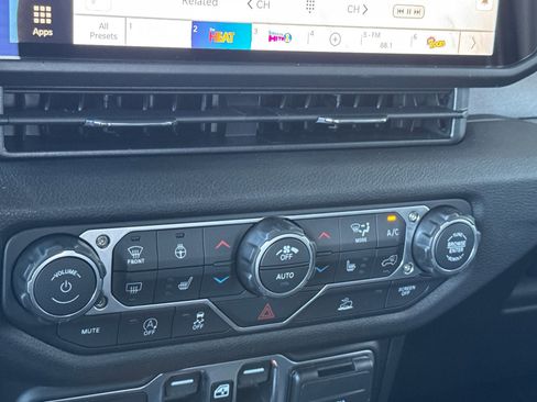 New 2026 Jeep Gladiator Sport image 18