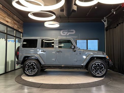 Used 2015 Jeep Wrangler Unlimited Rubicon AWD/4WD image 2