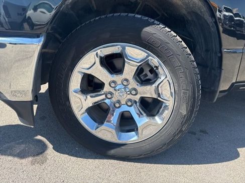 Used 2021 RAM 1500 4x4 Crew Cab image 16