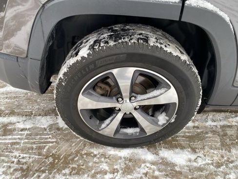 Certified 2019 Jeep Cherokee Limited w/ Trailer Tow Group image 15