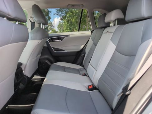 Used 2022 Toyota RAV4 XLE Premium AWD/4WD image 36
