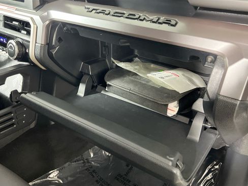 Used 2024 Toyota Tacoma SR5 AWD/4WD image 34