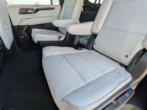 New 2025 Chevrolet Suburban Premier image 29