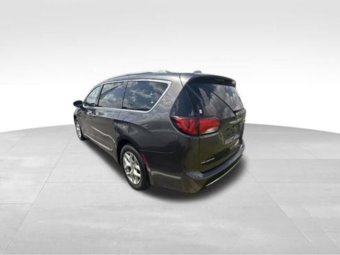 Used 2018 Chrysler Pacifica Touring-L Plus w/ Tire & Wheel Group FWD image 15