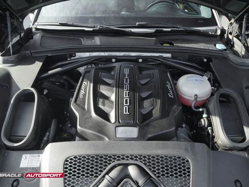 Used 2017 Porsche Macan Turbo image 14