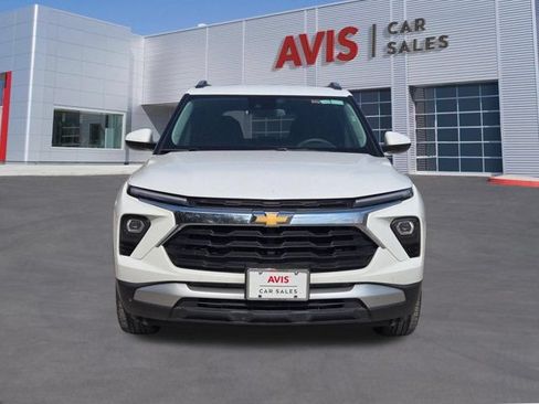 Used 2025 Chevrolet TrailBlazer LT AWD/4WD image 2