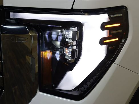 Used 2024 GMC Sierra 2500 Denali w/ Denali Reserve Package image 18