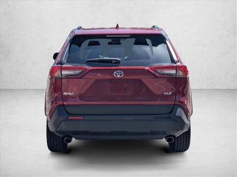Used 2021 Toyota RAV4 XLE w/ Convenience Package FWD image 6