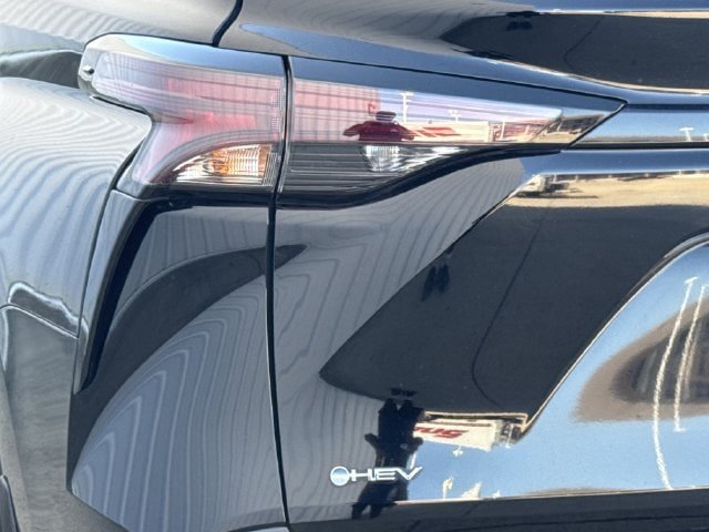 Used 2025 Toyota Sienna LE FWD image 6
